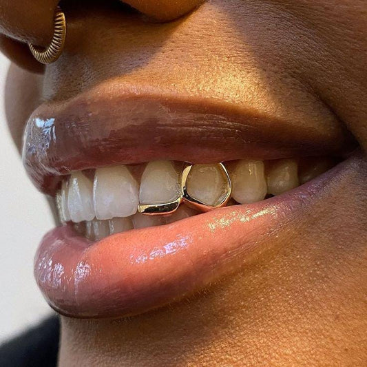 2 Teeth with front bar  Fangs Custom gold  Grillz by Grillzstation