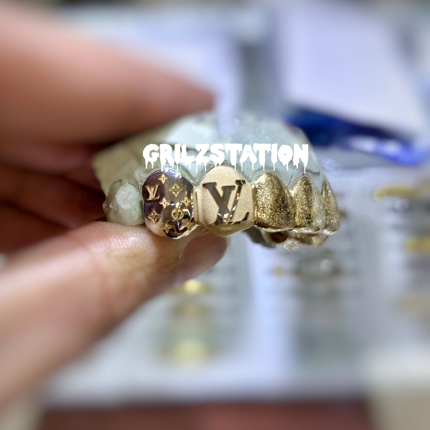 Custom gold grillz with 3D Design ( Silver , 10K-14K GOLD ) - GRILLZSTATION 